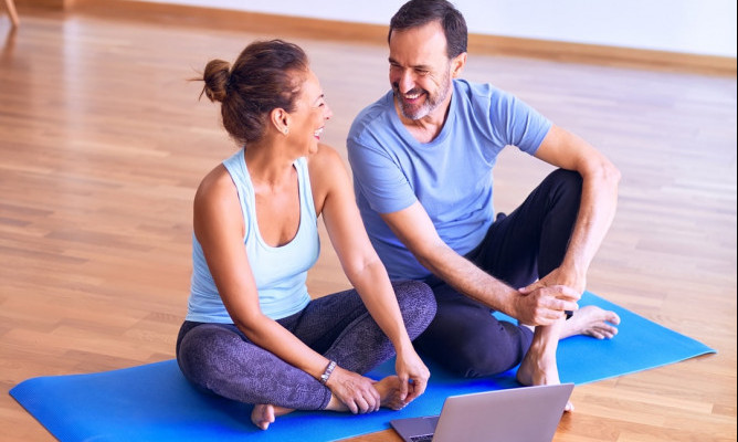 A happy and slim couple in workout clothes